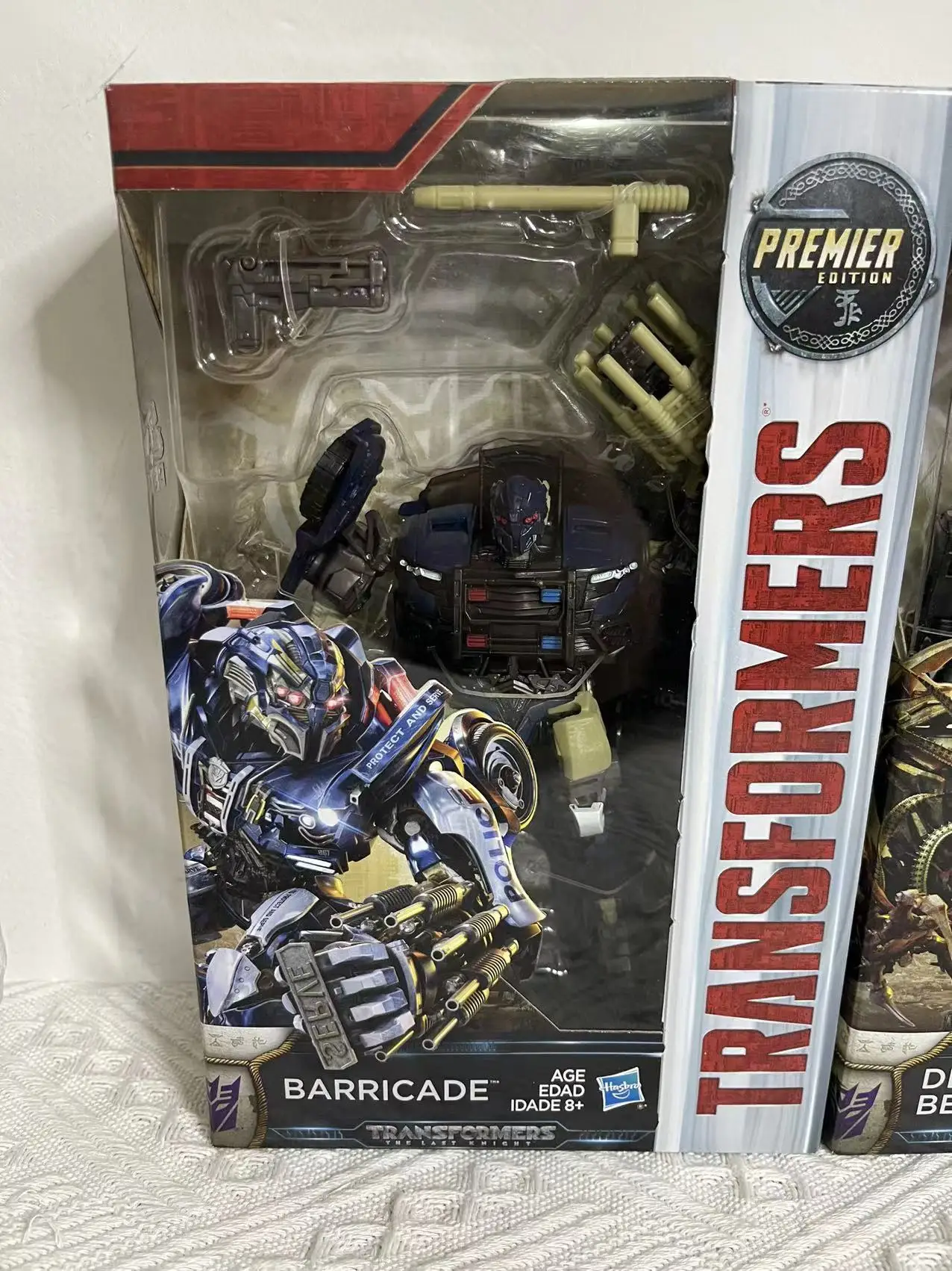 

Original Hasbro Transformation Toys BARRICADE DECEPTICON BERSERKER Premier Edition 15cm Movie Dark of the moon Action Figure