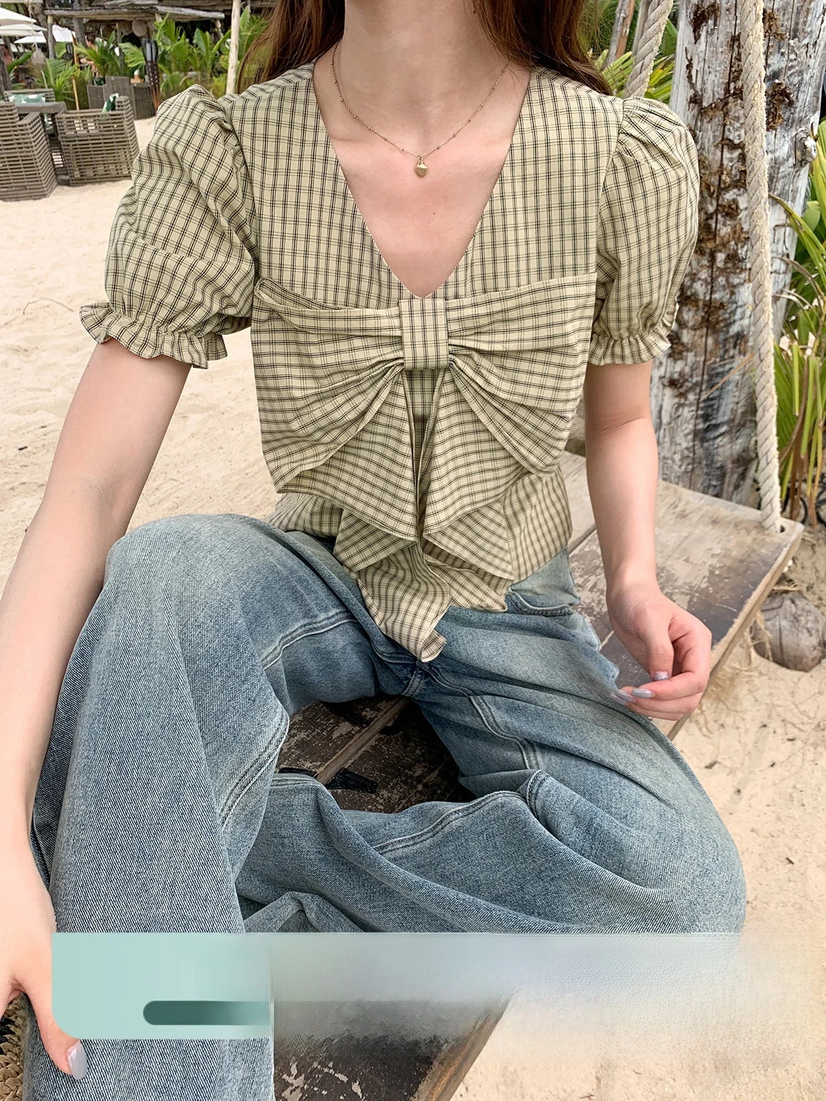 Женский клетчатый топ с короткими рукавами и v-образным вырезом Hello Cannon весна лето