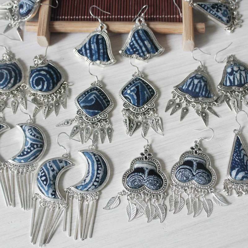 

2022New Handmade Finished Product Ethnic Style Miao Silver Old Batik Earrings Hand Painted Plant Dyed Earrings Retro Style