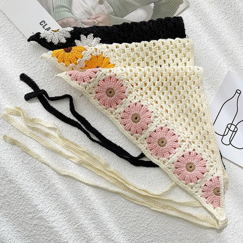 

Daisy Flower Triangle Scarf Headband Crochet Headband Handmade Hair Band Turban Bandana Headwrap for Hair Accessories Kerchief
