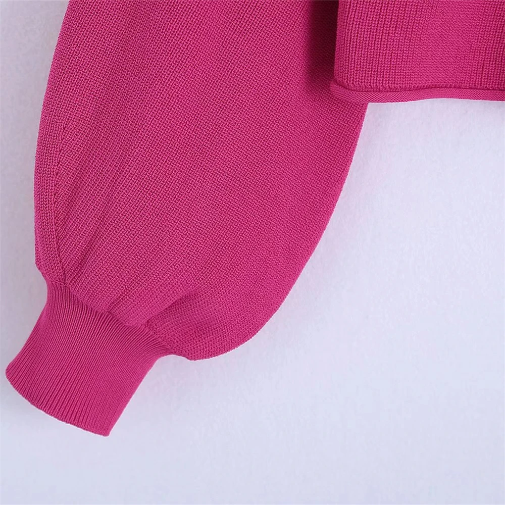 Женский трикотажный укороченный свитер KEYANKETIAN ZA розово-красный с открытыми