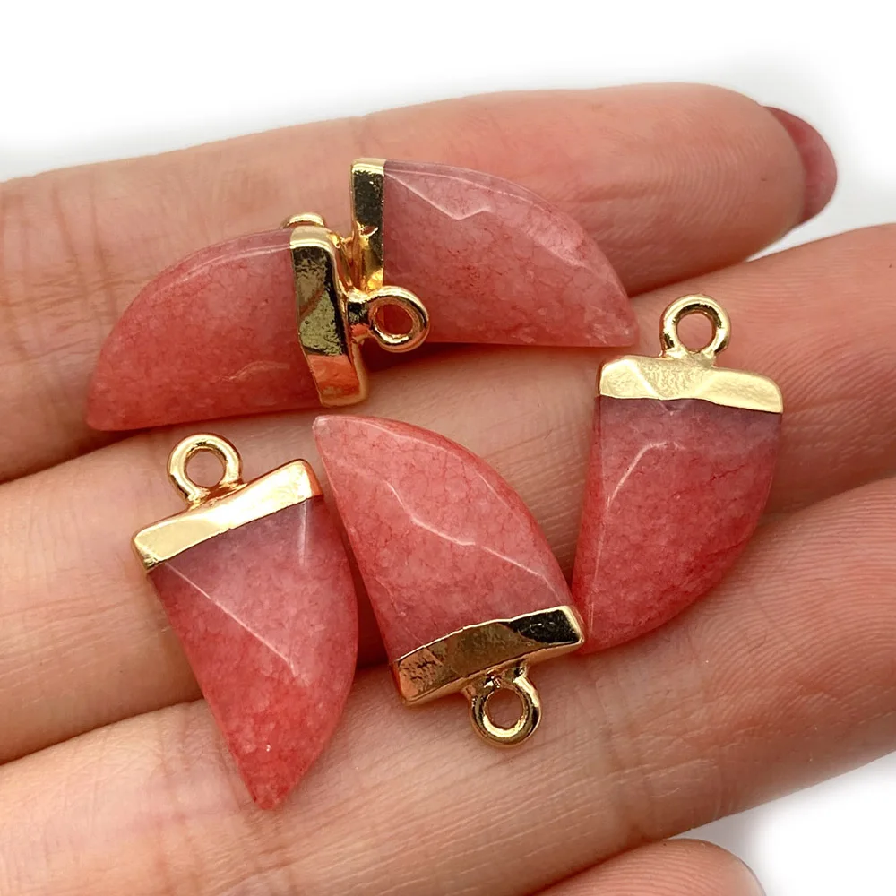 Изысканный кулон из натурального камня с расклешенным кристаллом 10x20 мм