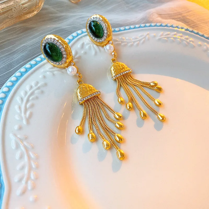 

Oriental Earrings Female Golden Tassel Ear Clip Zirconia Oval Pearl Wind Chime Earrings For Women Retro Fashion Earrings
