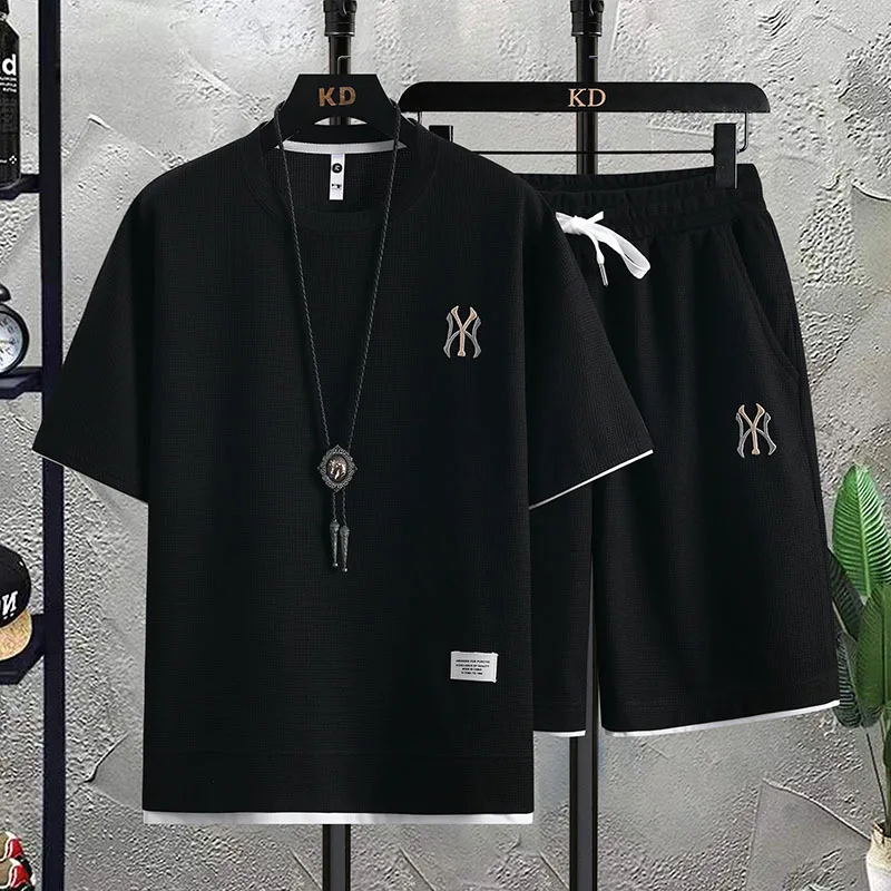 Summer 2023 New Set Street Dress Crew Neck Sports T-shirt and Sports Shorts Casual Set Two Pieces Versatile Simple Menswear