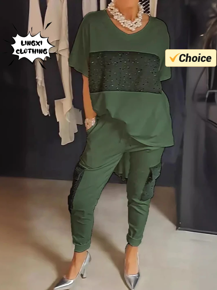 Футболка с V-образным вырезом коротким рукавом и карманами