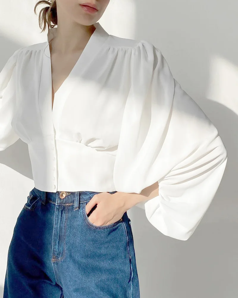 Купи Elegant White V-neck Blouse Autumn 2021 Temperament Lantern-sleeved Slim Fashion Women's Blouse Long-sleeved Top Button Blouse за 752 рублей в магазине AliExpress