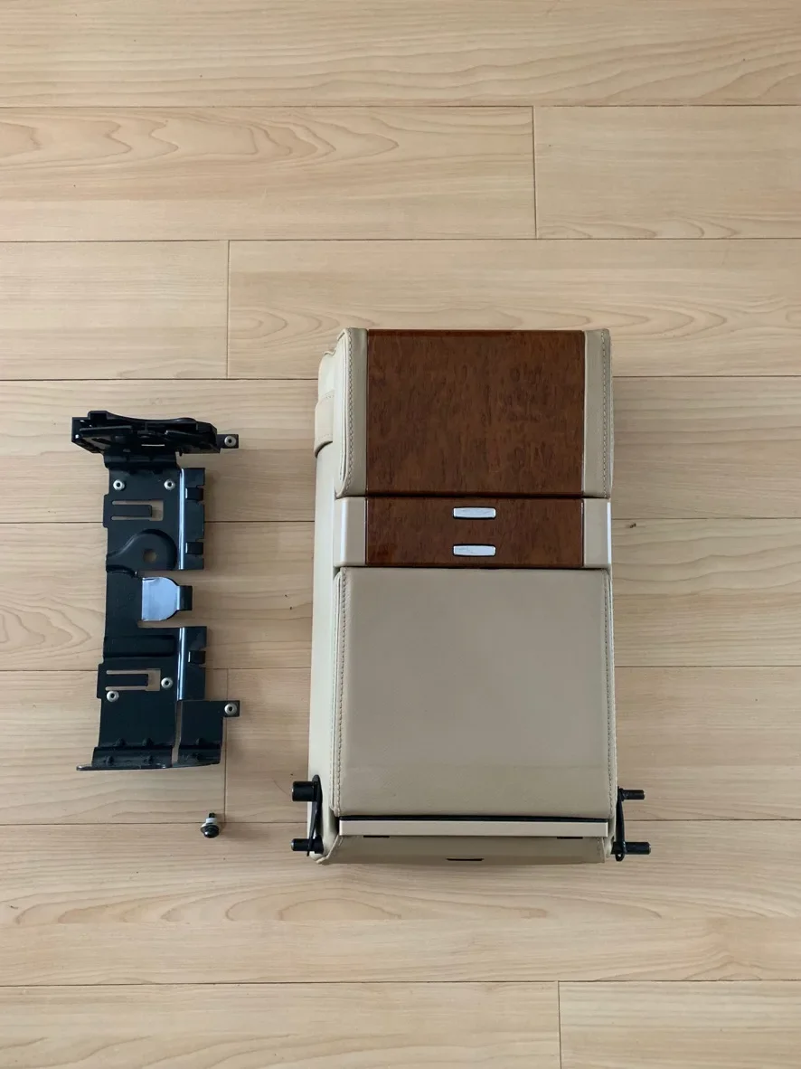 

Подходит для Passat old Lingyu, центральный подлокотник заднего сиденья в сборе B5 06-08, задний подлокотник Lingyu