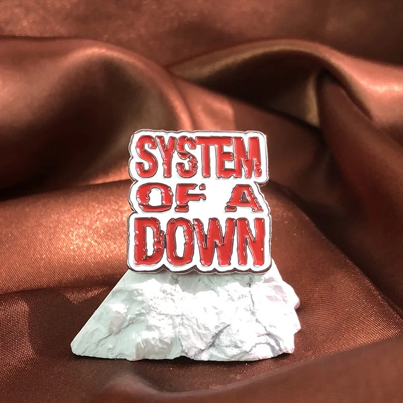 Эмалированная брошь для рюкзака