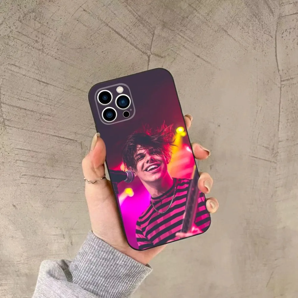 Чехол для телефона Singer Yungblud iPhone 15 14 13 12 11 Plus Pro Max XS X XR SE Mini 8 7 мягкий силиконовый