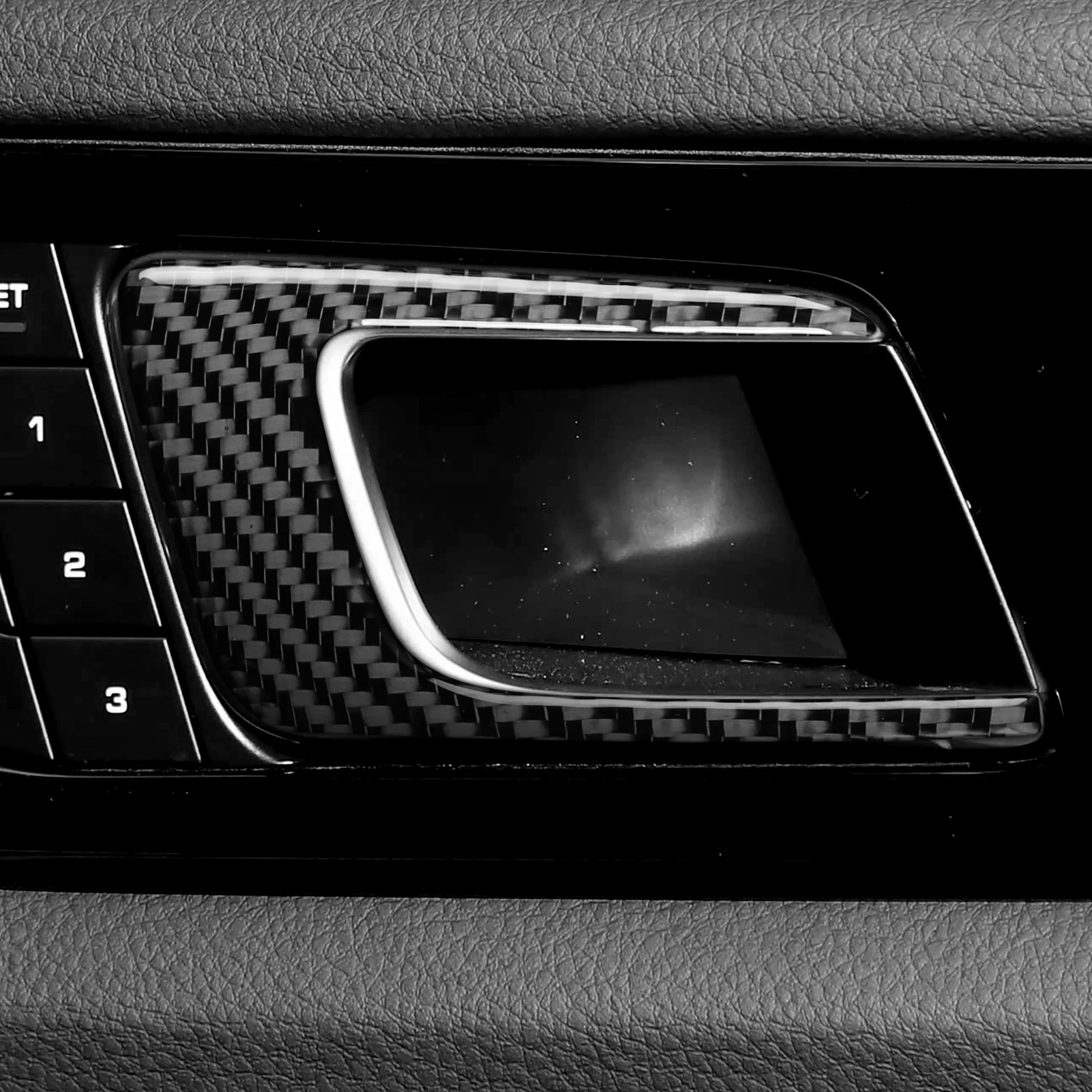 Фото Для Porsche Cayenne 9Y0 9YA 9YB E3 2018-2023: Накладка на внутреннюю панель ручки двери из настоящего карбона, аксессуар для автомобиля, наклейка №2