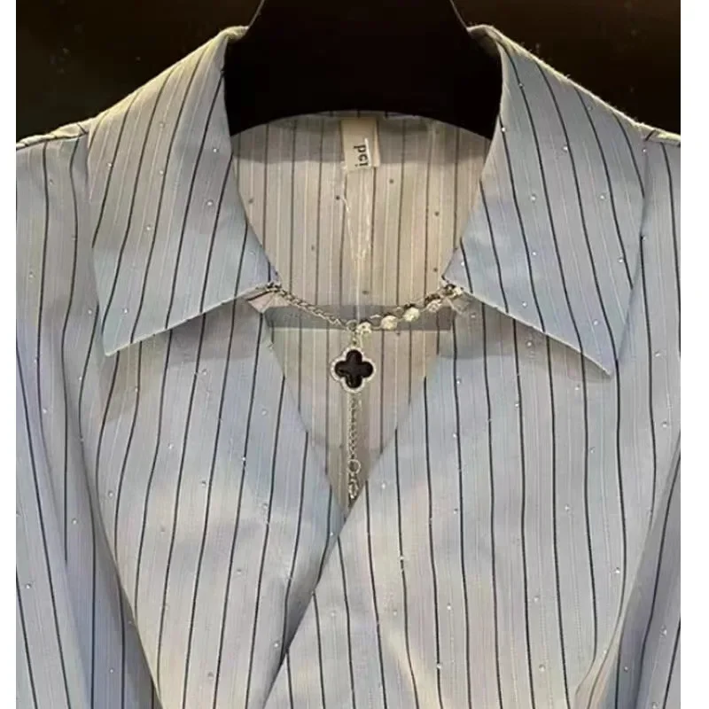 Стильная приталенная полосатая рубашка с v-образным вырезом Новое поступление