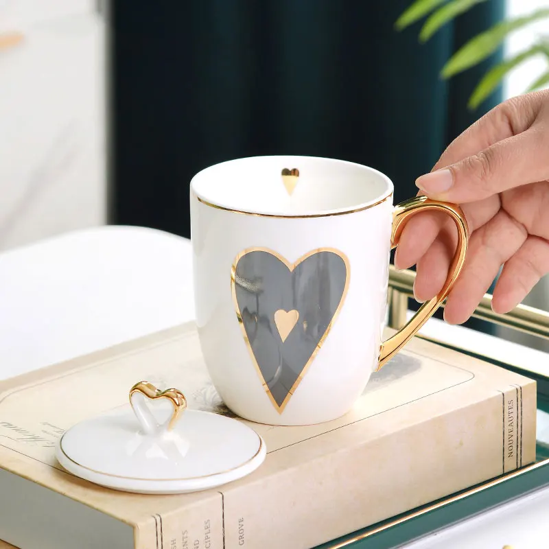 

Creative Love Cup with Lid Porcelain Gold Decoration Cute Coffee Milk Tea Cup Office Supplies Birthday Gift for Mom's Girl Gift.