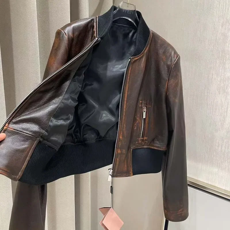 Женское демисезонное пальто из натуральной овчины с круглым вырезом