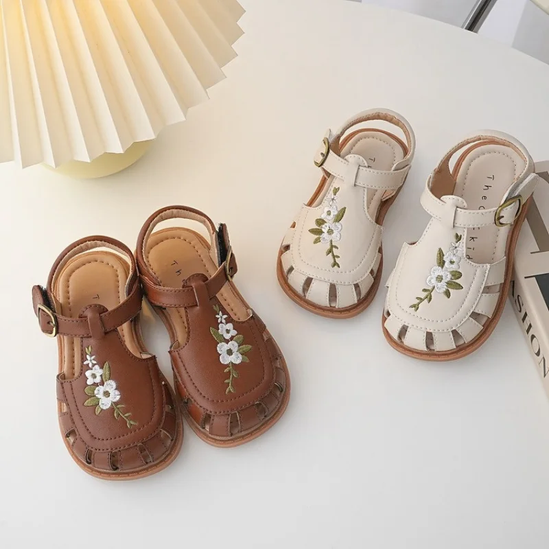 

Girls Sandals Retro Square Head Embroidery Half Sandals for Girls Hollow Out British Style Princess Flats Children’s Summer Shoe