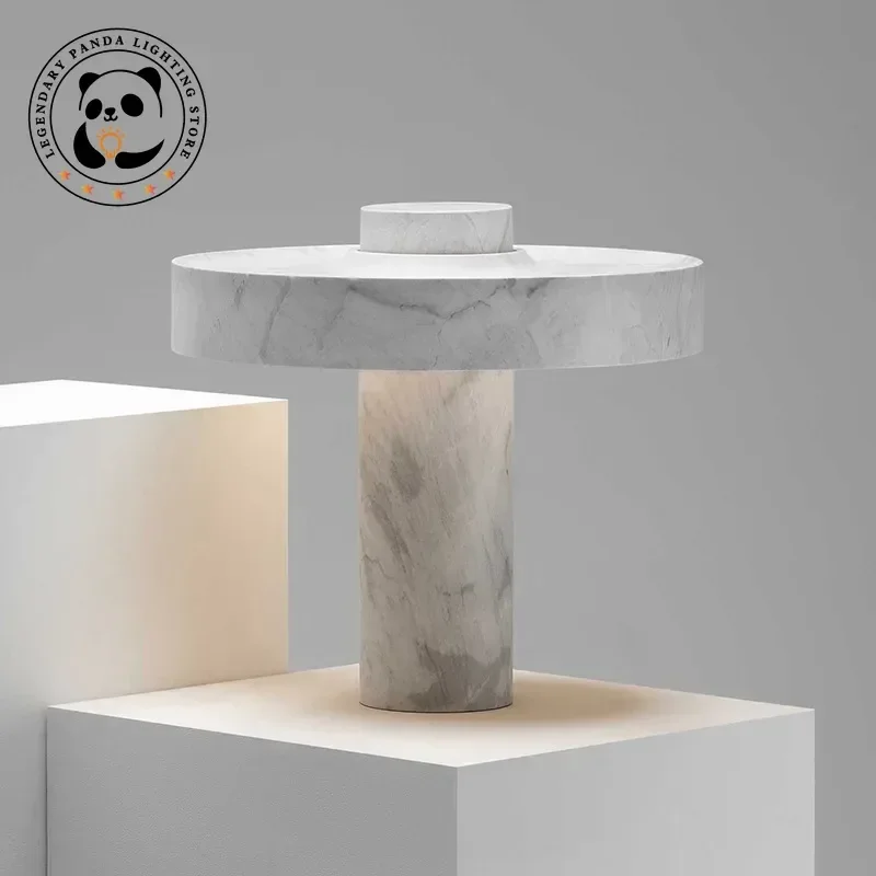 Итальянский дизайнерский настольный светильник стильный минималистичный