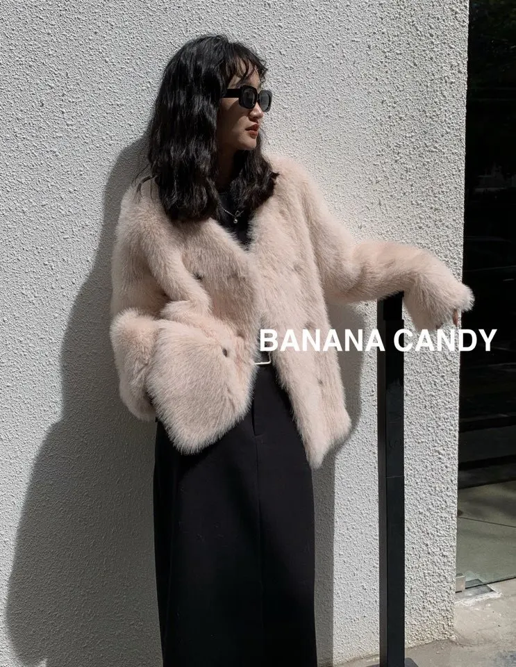 The new V-neck in winter shows a thin fluffy fur coat temperament woman