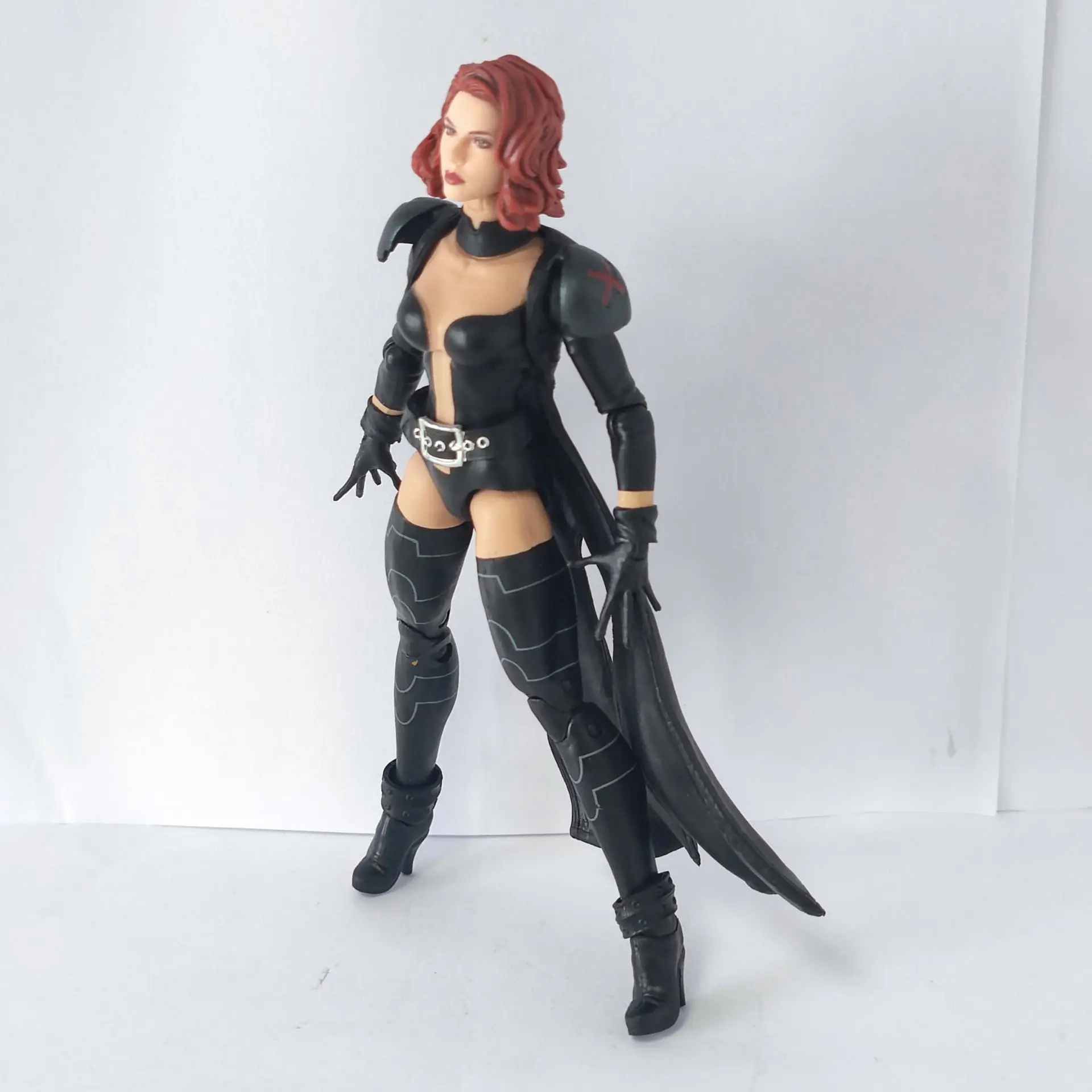 Фото Свободная фигурка Marvel Legends Black Queen With Black Widow's Wrong Head 6 дюймов №2