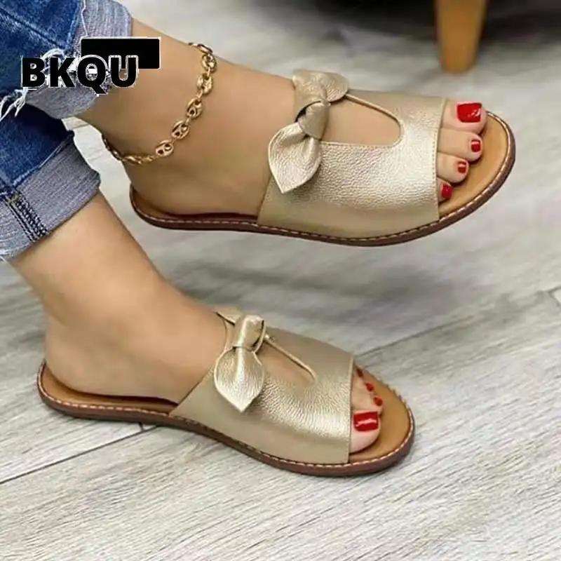 

BKQU 2022 новые летние женские модные сандалии для отдыха на плоской подошве с бантом удобные женские дышащие пляжные сандалии с мягкой подошво...