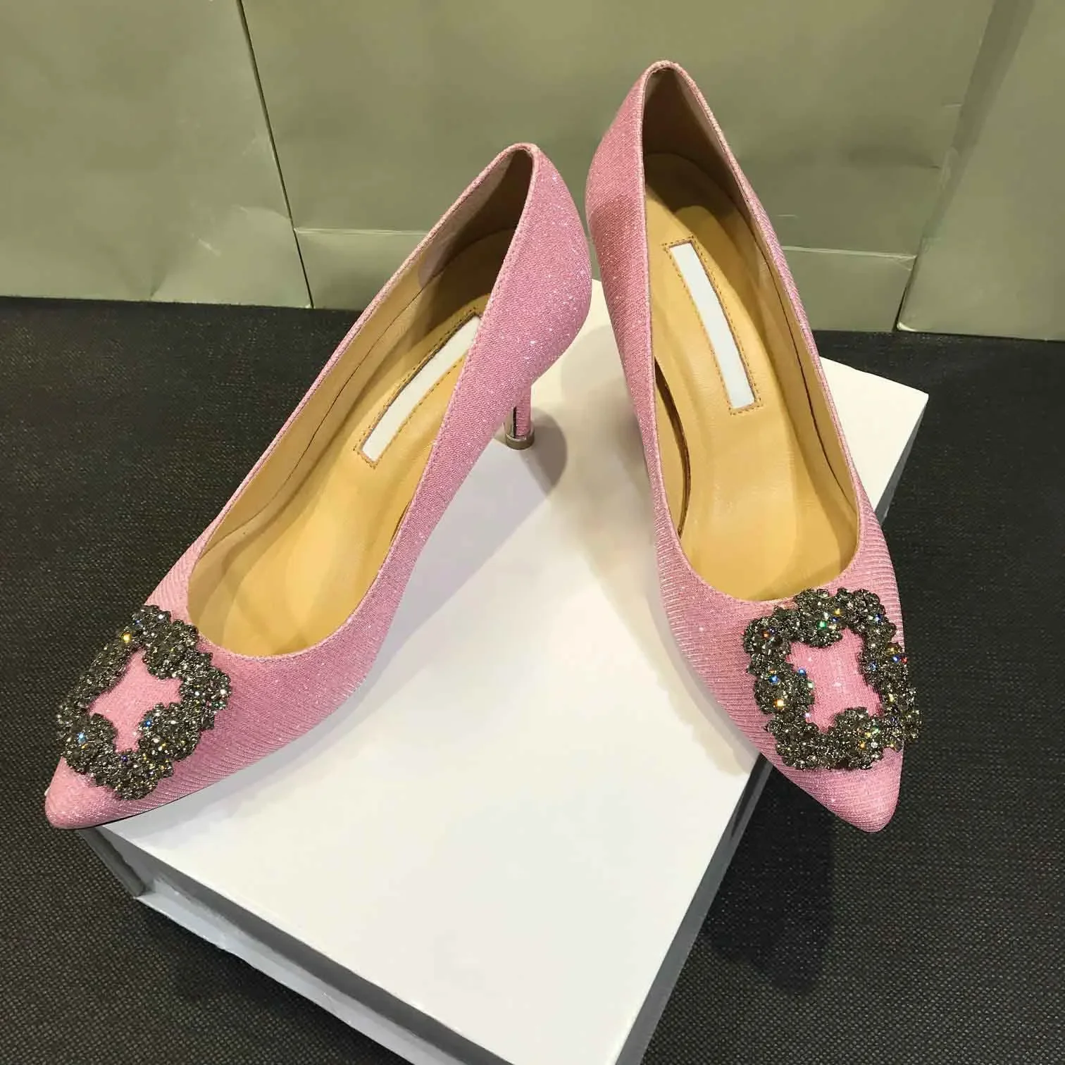 

Classic rhinestone pointed silk temperament high heel single shoes women's button shallow flat bottomed wedding shoes