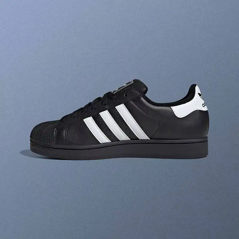 Фото Кроссовки Adidas JI0079 Icon Shell Toe, черно-белые, с тремя полосками, из премиальной кожи, с износостойкой резиновой подошвой, для повседневной ходьбы №1