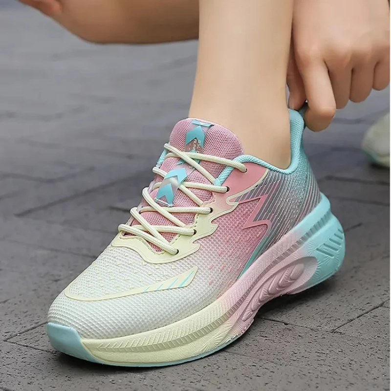 Рисунок 6 - Женские кроссовки на платформе