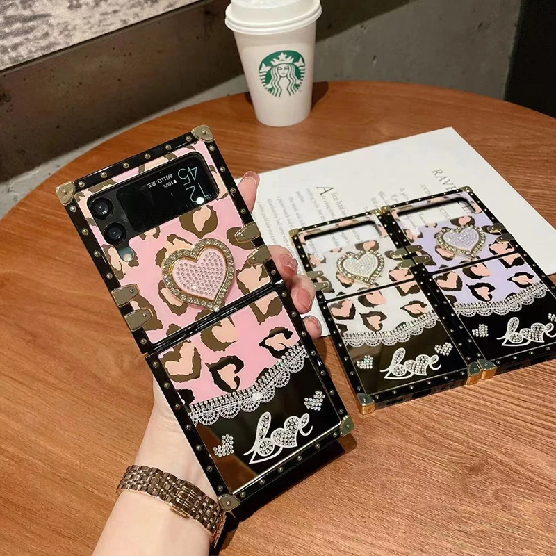 

Luxury Rhinestone Love Heart Leopard Bracket Phone Cover For Samsung Galaxy Z Flip 4 3 Case Punk Rivet Shockproof Covers