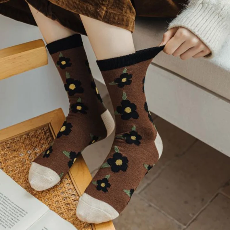 5 Pairs Fashion New Soft Comfortable Women Socks Kawaii Flowers Print Sweet College Style Winter Thicken Wool Socks Leg Warmers