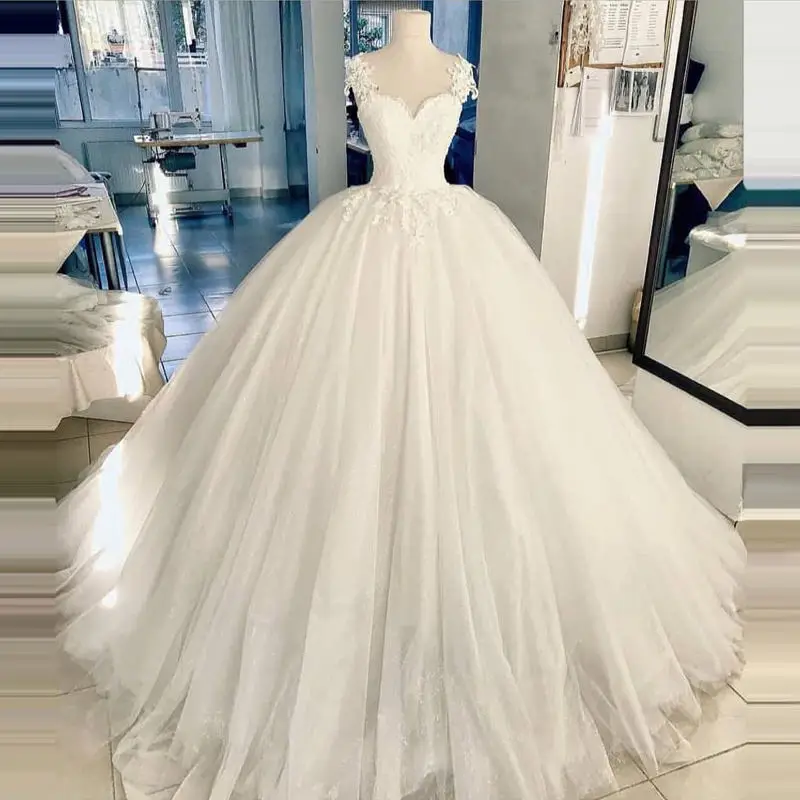 

Classic Cap Sleeves Lace AppliquesWedding Dresses Court Train Vestidos De Novia Tulle Puffy Ballgown Bridal Gowns