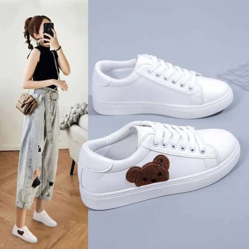 

Bear embroidered white shoes female 2021 summer new style flat leather student Japanese casual fashion sneakers 35-40
