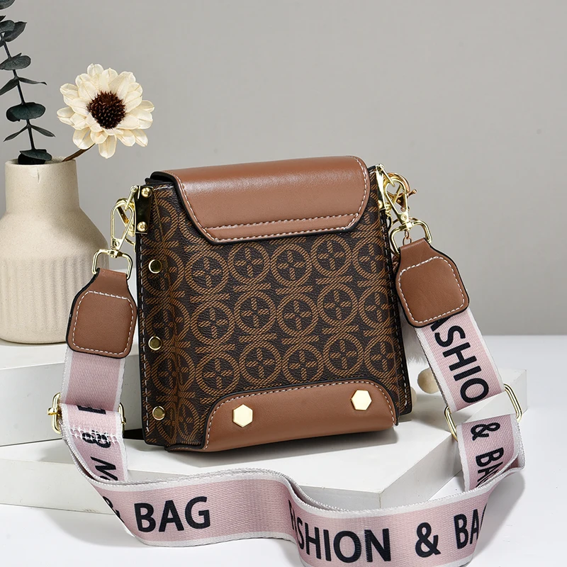 Винтажная модная женская сумка с принтом маленькая и легкая дорожная через плечо