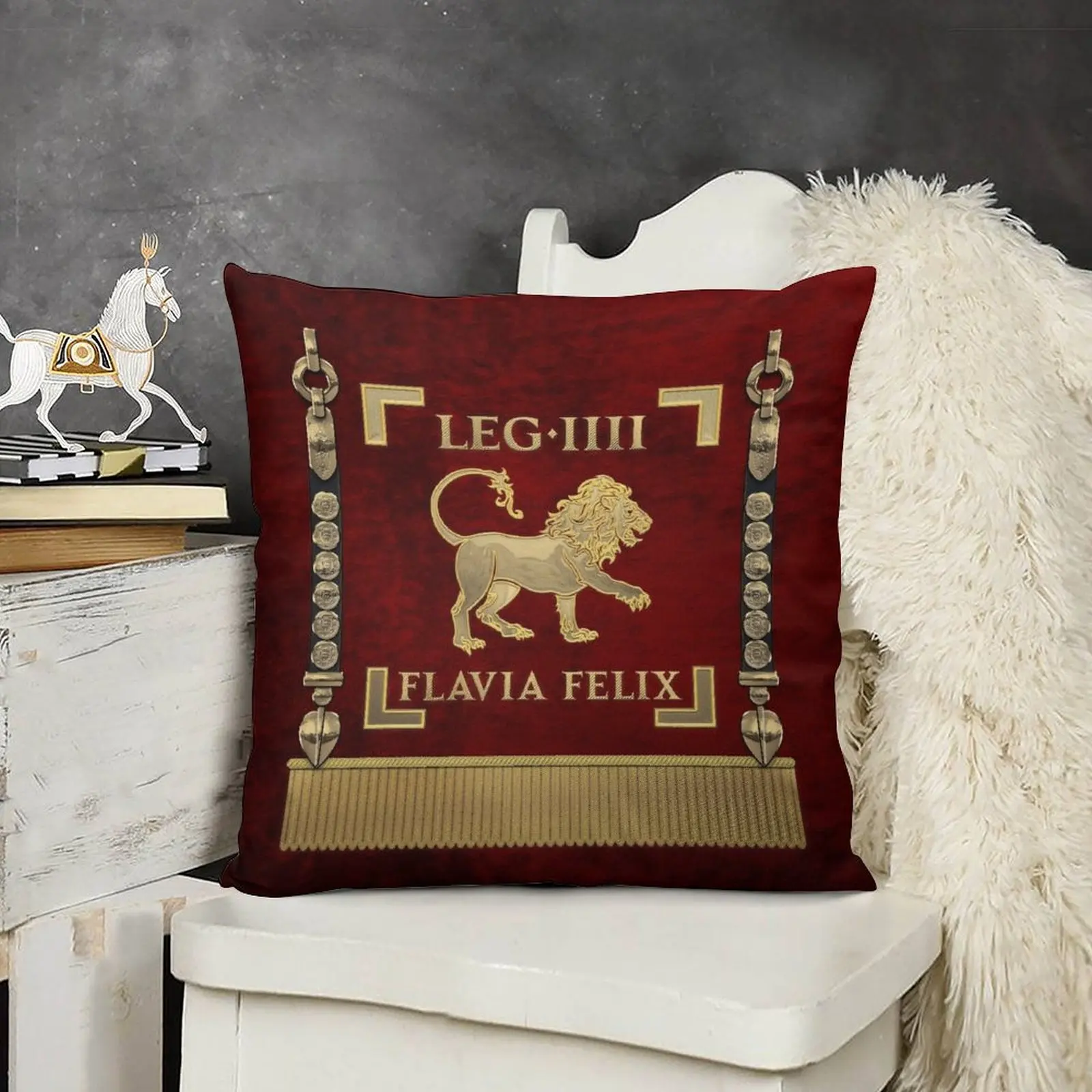 Стандартная диванная подушка флавийская четвертого легиона-Vexillum Легио IV Flavia Felix