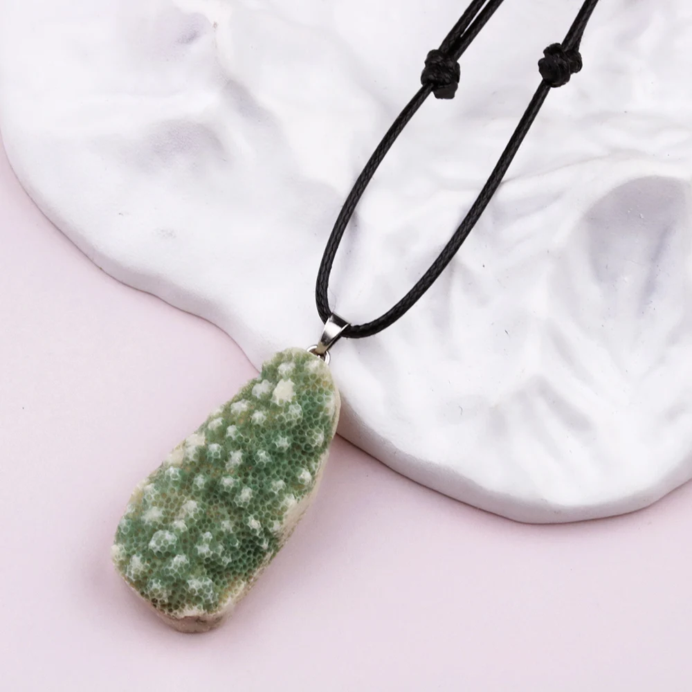 12pcs Natural Coral Pendants Irregular Sea Coral Stone Pendant Necklace Adjustable Chain Necklaces Men Women Jewelry Gift