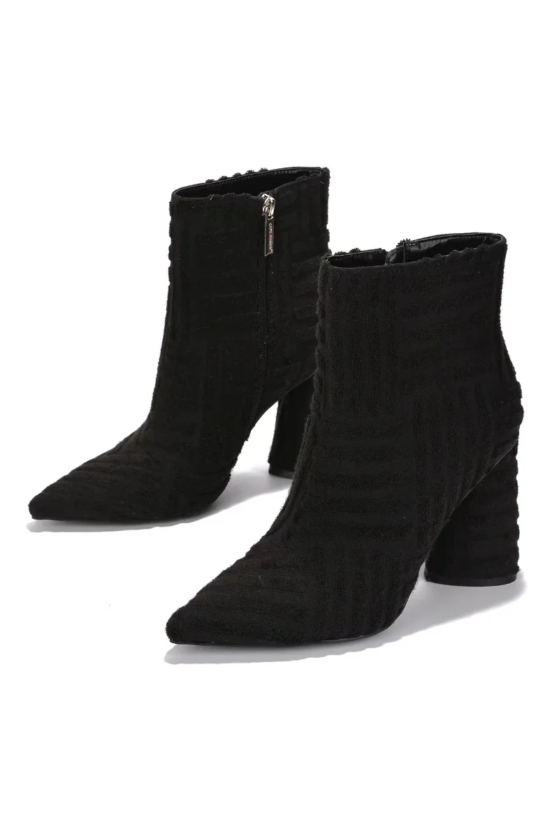 Boots Woman Winter 2022 New Warm Suede Plush Pointed Toe Luxury Fur Heels Fashion Western Zipper Black Comfortable Chelsea Boots