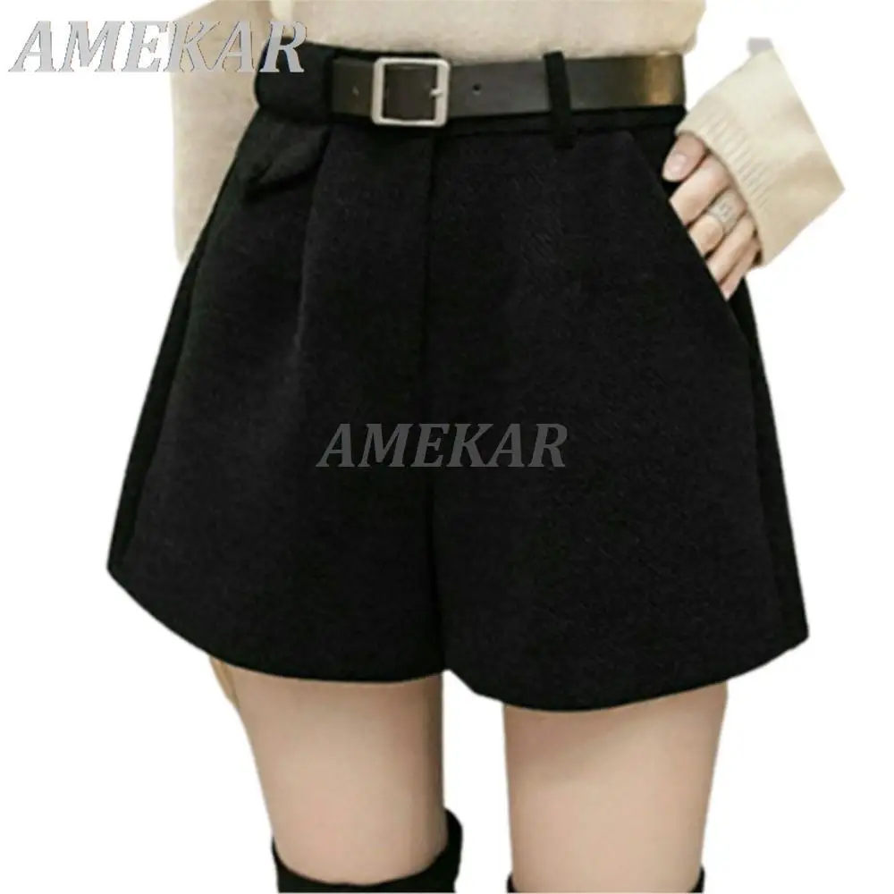 2023 Winter Fashion New Black Shorts For Women All-match Woolen Casual Thicken Shorts Lady Loose Commuter High Waist Short Pants