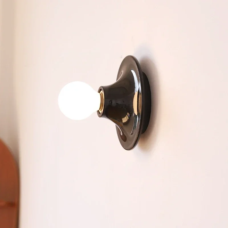 Настенный светильник в стиле ретро