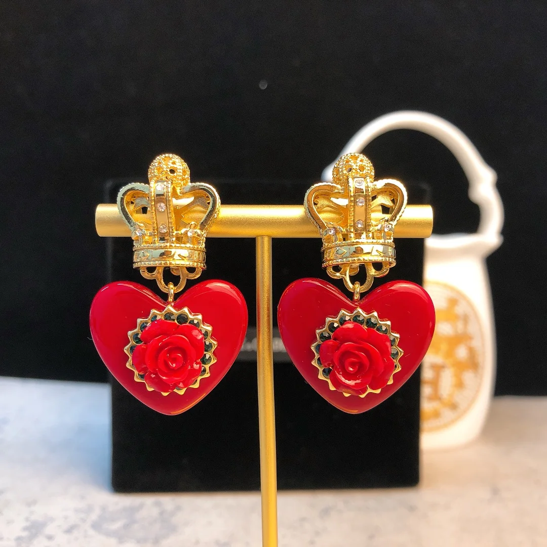 

European and American popular fashion crown rose ear clip
