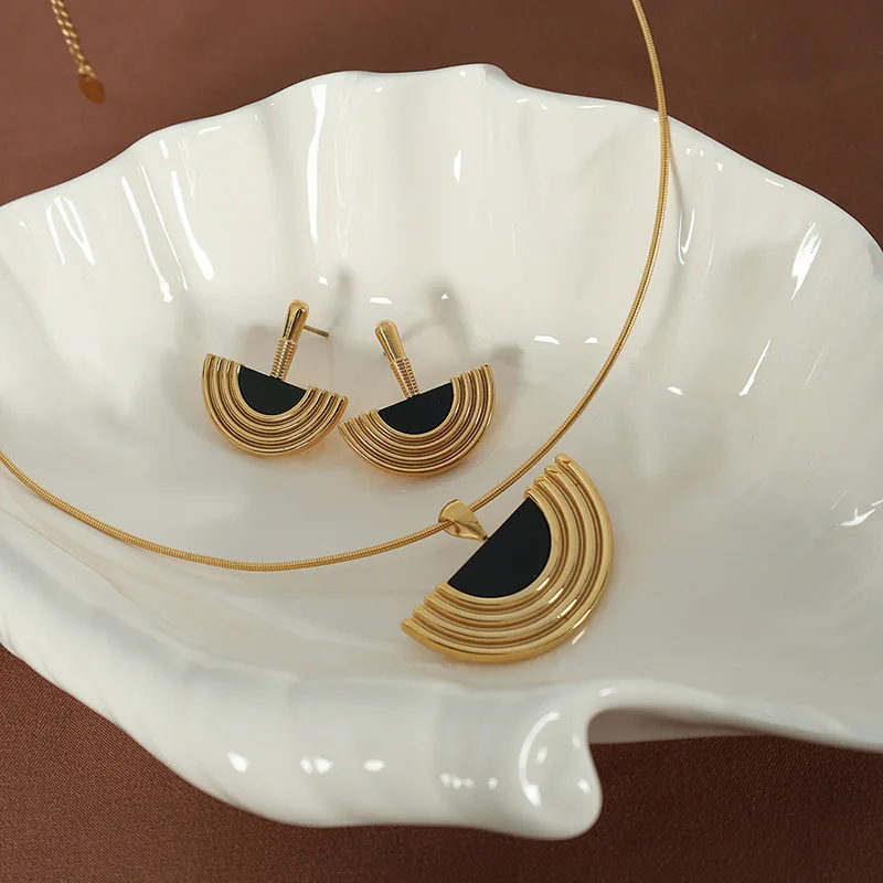 Keen-on винтажное черное акриловое ожерелье с зубчатым кулоном из нержавеющей стали