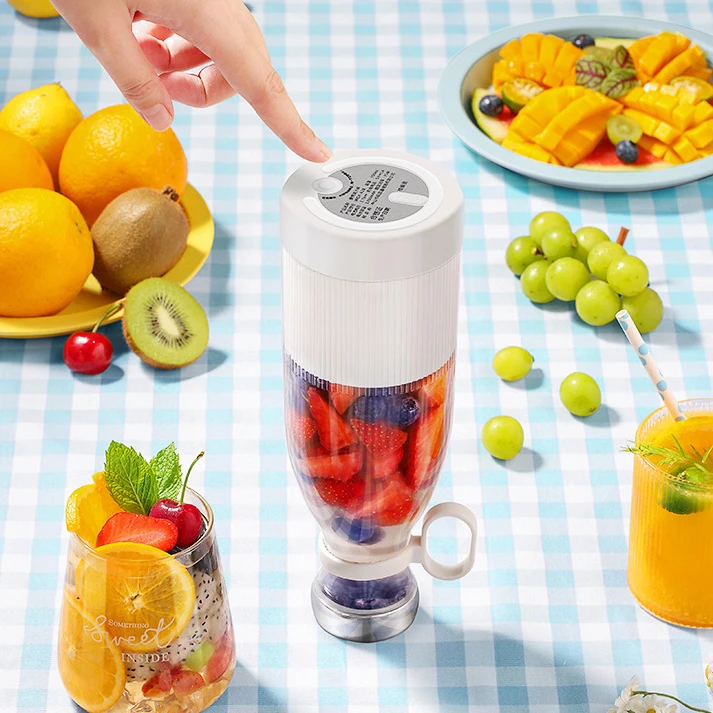 Rechargeable Portable Mixers Fresh Fruit Juicers Blue/Pink Usb Portable Juicers Bottle Mini Fast Electric Blender Smoothie