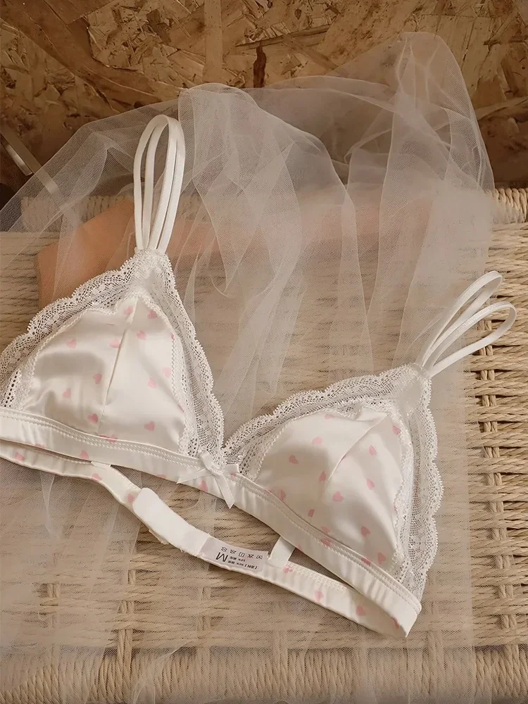 Нижнее белье с треугольными чашками женское удобное тонкое нижнее маленькой
