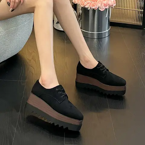 Новинка весны 2024, Женская замшевая обувь на платформе, с квадратным носком, на шнуровке, универсальная обувь в британском стиле HZB