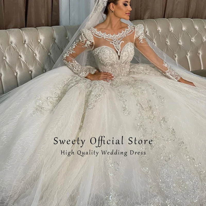 Свадебное платье с вышивкой и бисером