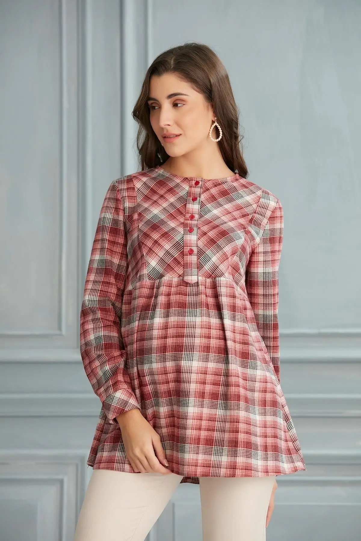 Рисунок 2 - Женская стильная клетчатая рубашка