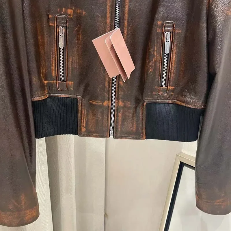 Женское демисезонное пальто из натуральной овчины с круглым вырезом