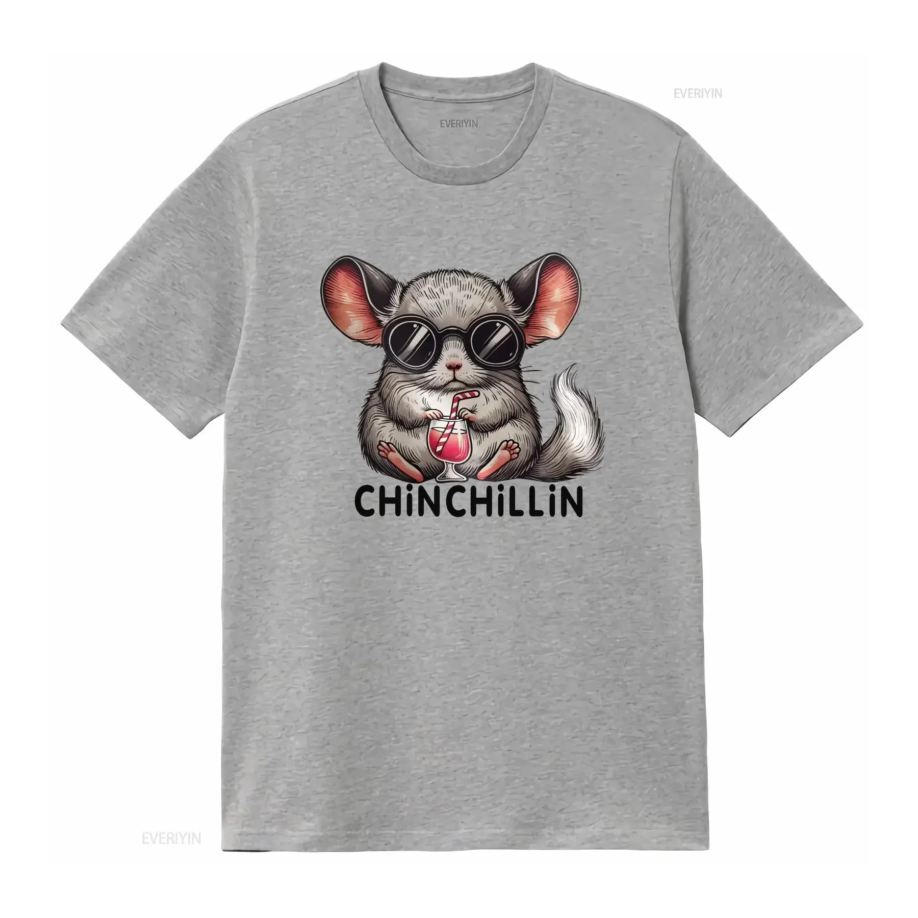 Фото Футболка Chinchillin Chinchilla с изображением милой шиншиллы в солнцезащитных очках, с напитком, для любителей животных, с длинными или короткими рукавами №3