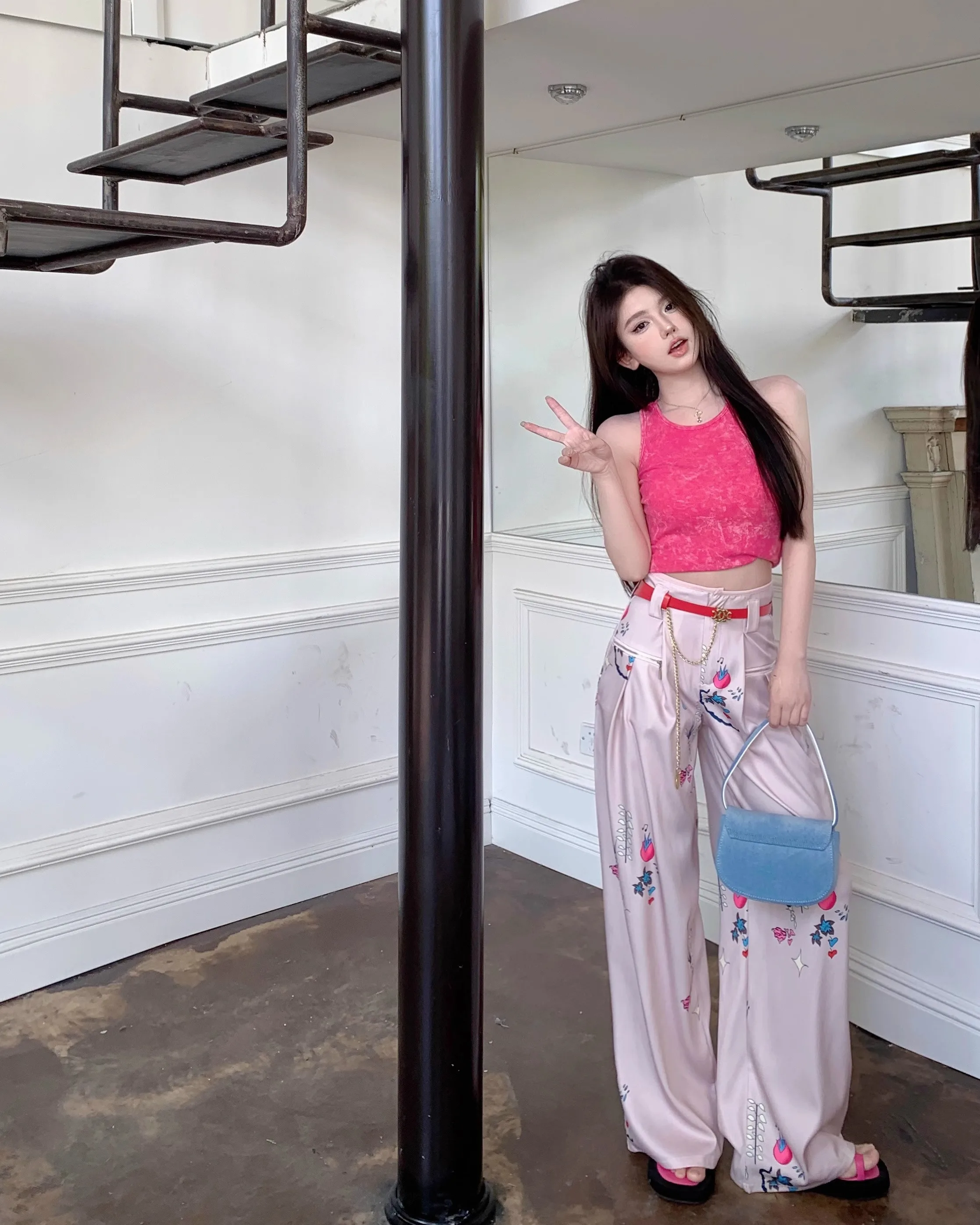 Розово-красный вязаный топ на бретельках с принтом тай-дай женский летний