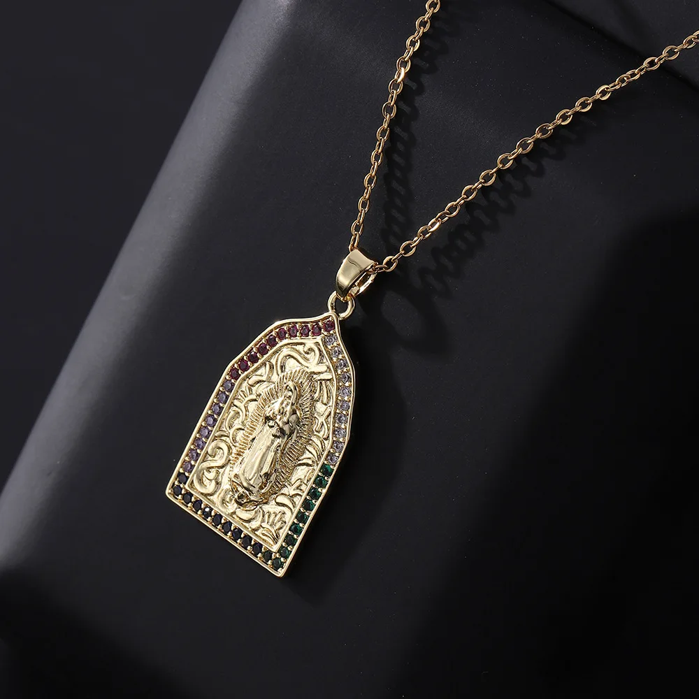 Женская позолоченная цепочка на воротник с фианитом