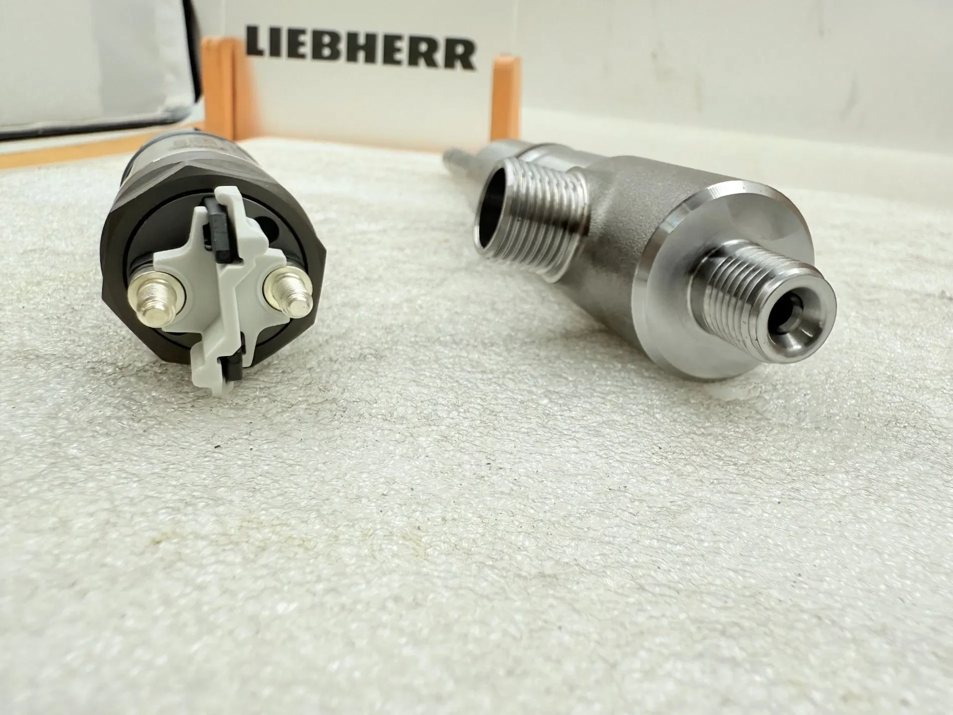 Фото Форсунка Liebherr 13743034 RK для R926 R936 R946 PR726 PR736 PR746 L566 L576 L580 №2