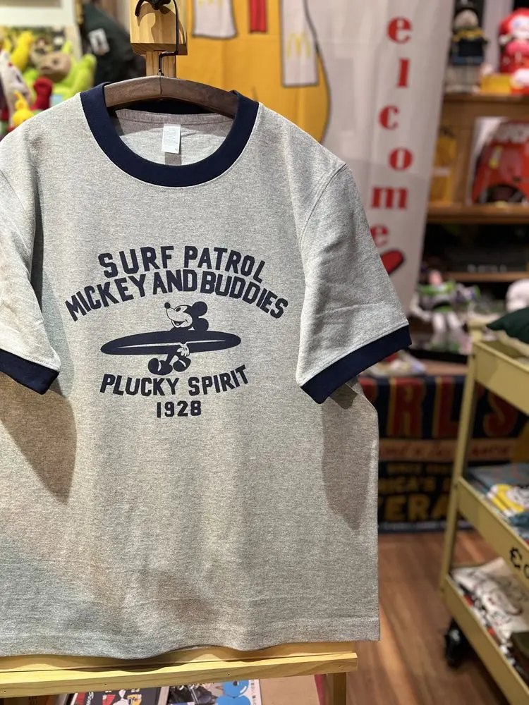 Фото Винтажная футболка с принтом Микки Мауса Surf Patrol для мужчин и женщин, серая/темно-синяя футболка с контрастными вставками, принт Plucky Spirit 1928, повседневная уличная одежда, топы №3