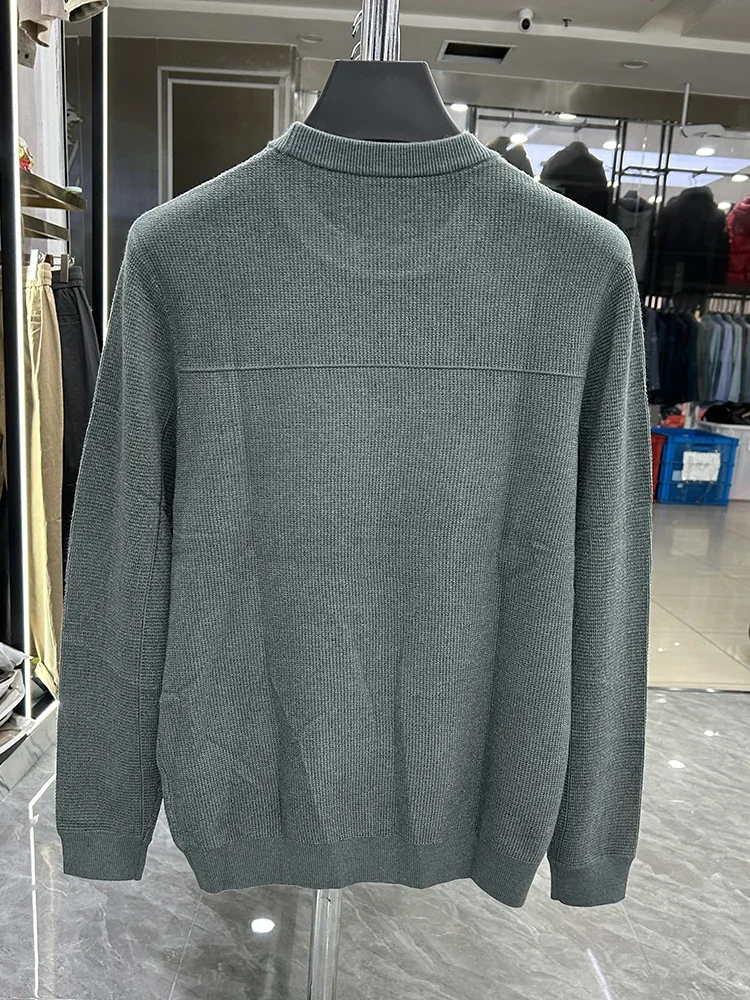 

Осенне-зимний мужской свитер с круглым вырезом