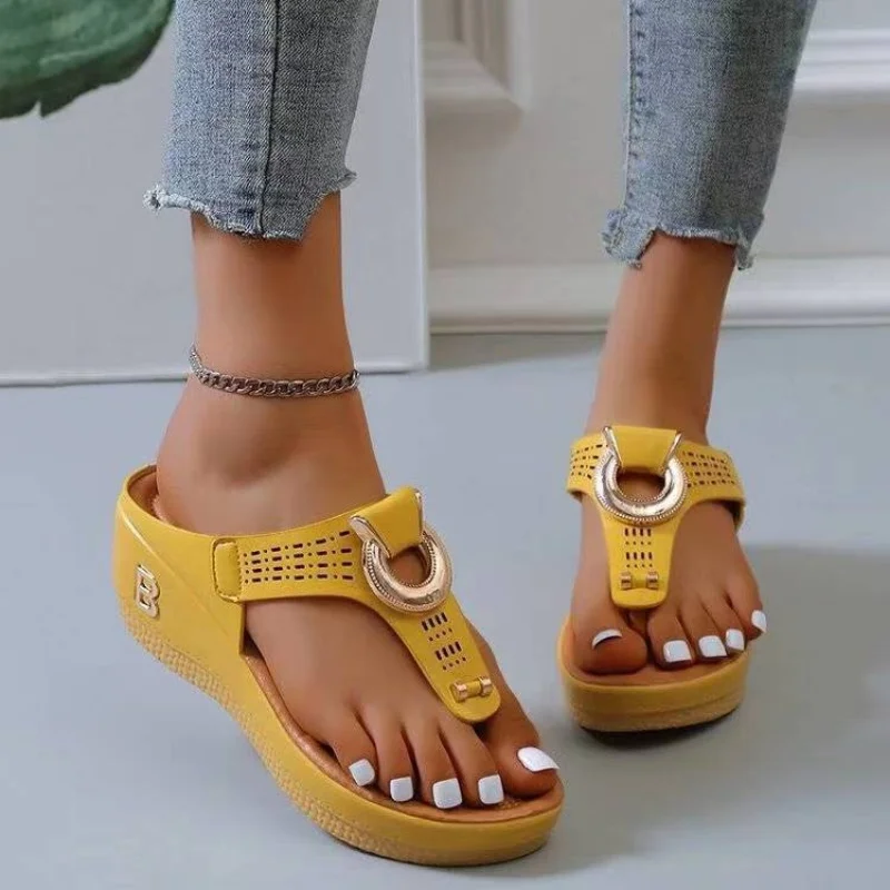 

New In Retro Ladies Slippers Summer New Beaded Pearl Buckle Flowers Decorative Fashion Women's Shoes Women's Wedge Beach Shoes